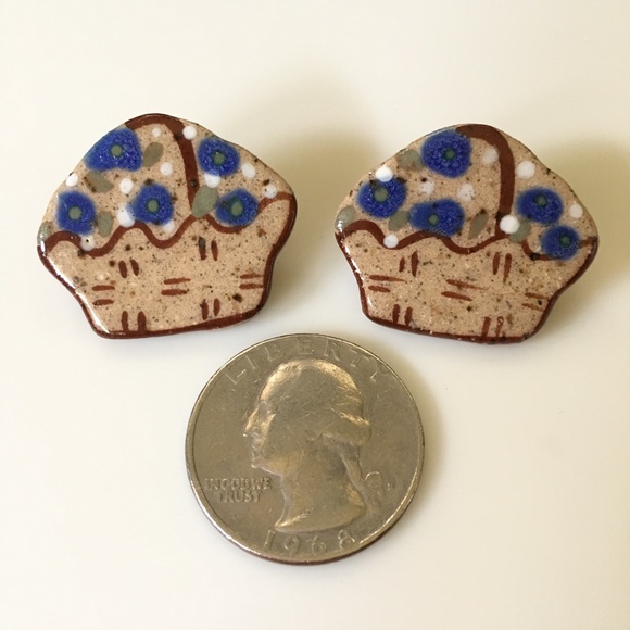 VINTAGE 90's Flower Basket Stud Earrings - Picture 3 of 6